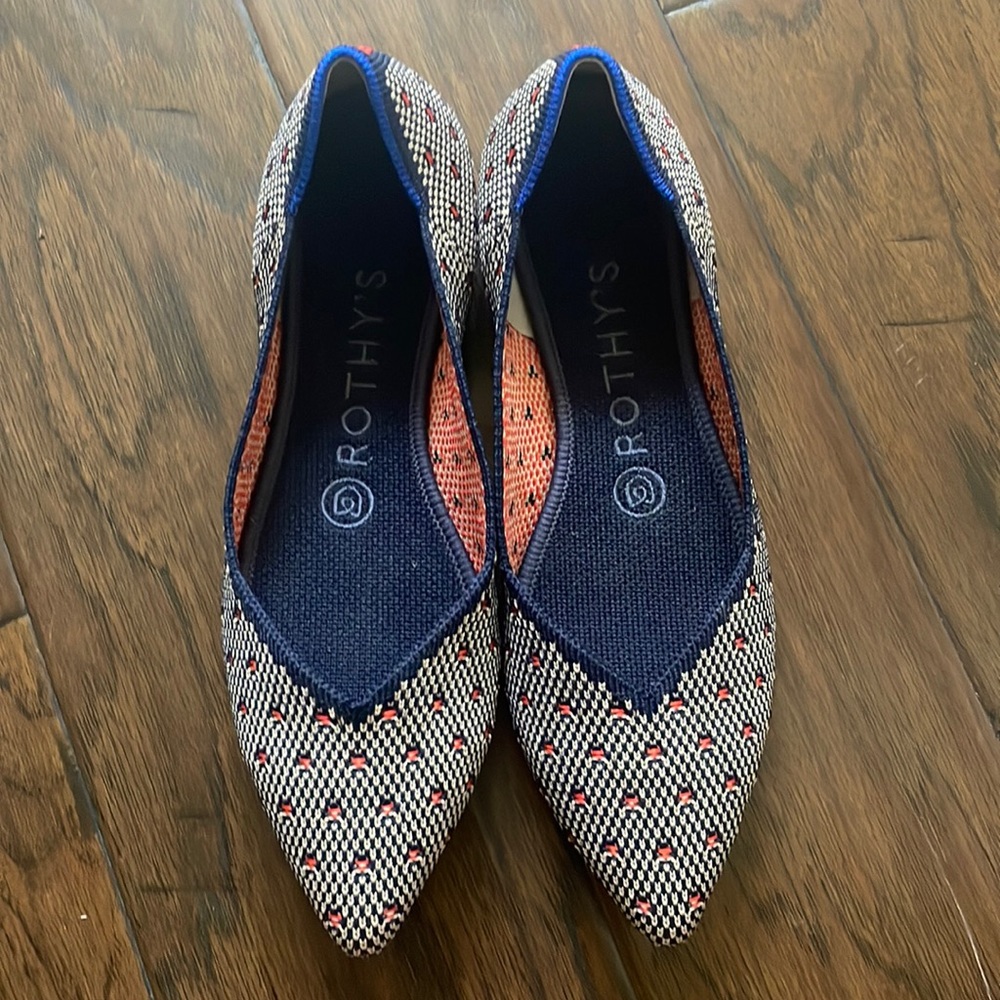 Rothy’s The Point Flat in Coral Dot size 7